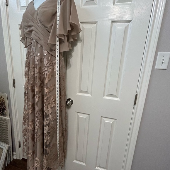 A-line V-Neck Floor-Length Lace Sequin Mother of the Bride Dress Taupe. - Picture 8 of 16